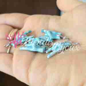 Ciondolo Mano Corna Azzurra in Ceramica 10x23 mm con Portaciondolo Zircone #538